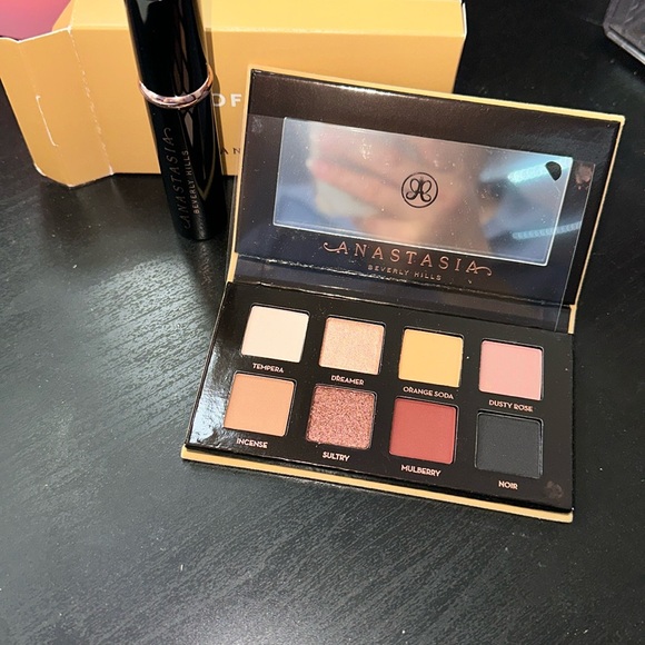 Anastasia Beverly Hills Bundle - Picture 1 of 10